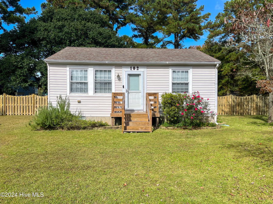 102 Georgia Bell St Jarvisburg, NC 27947