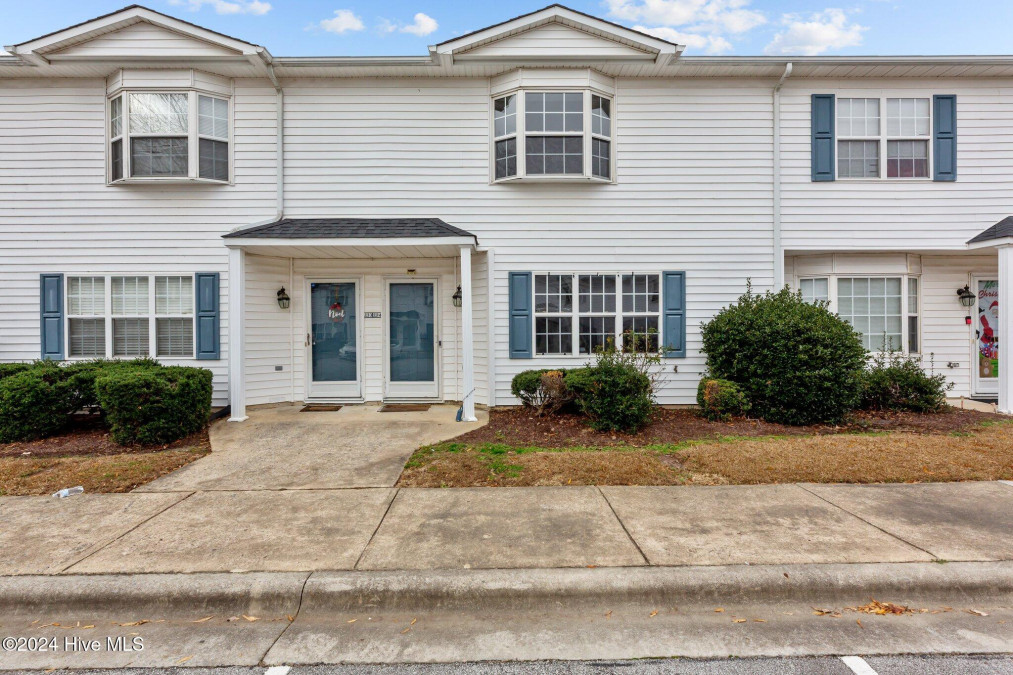 3999 Sterling Pointe Dr Winterville, NC 28590