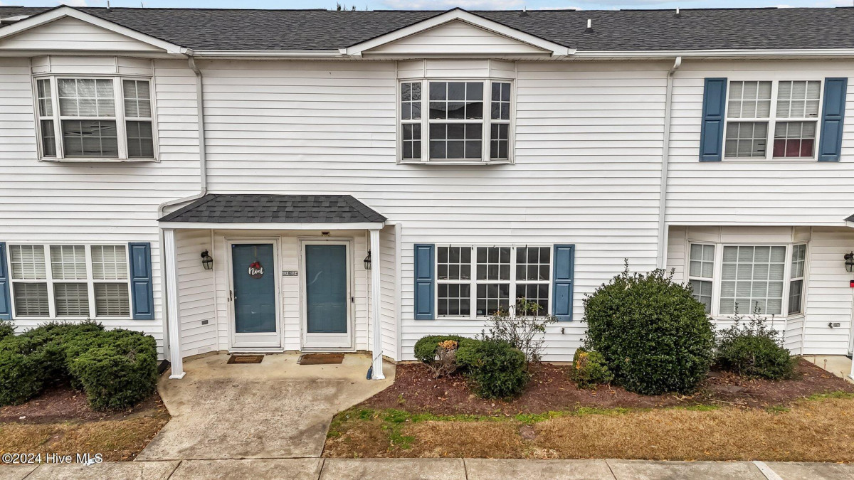 3999 Sterling Pointe Dr Winterville, NC 28590