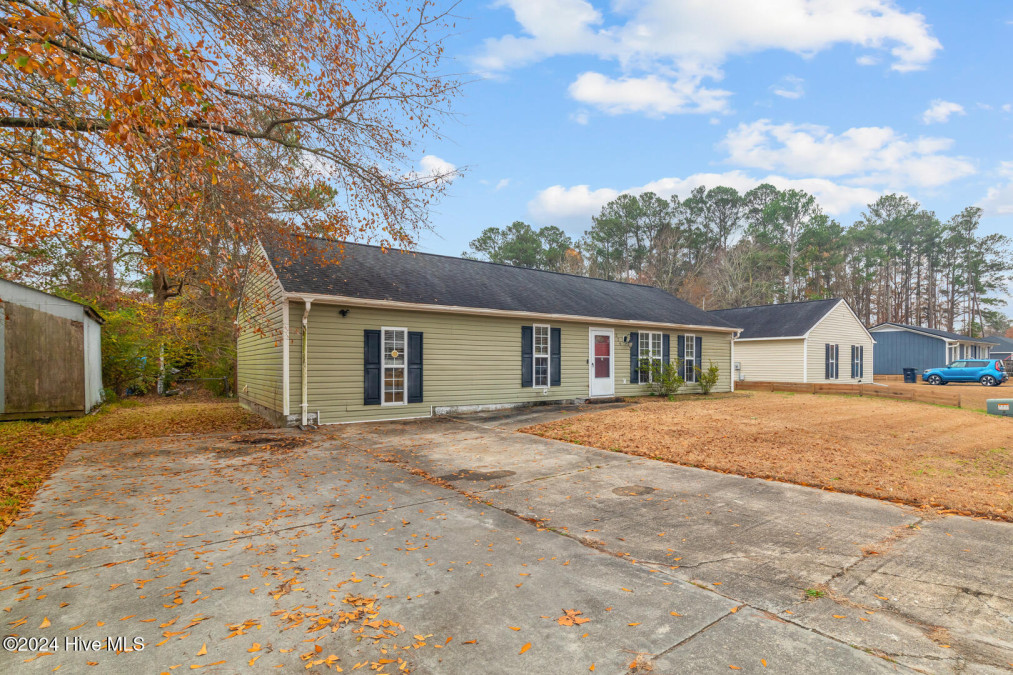 224 Lakewood Dr Jacksonville, NC 28546