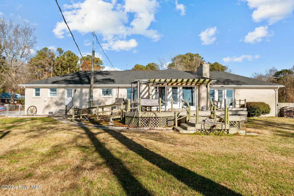 325 Clark Rd Bath, NC 27808