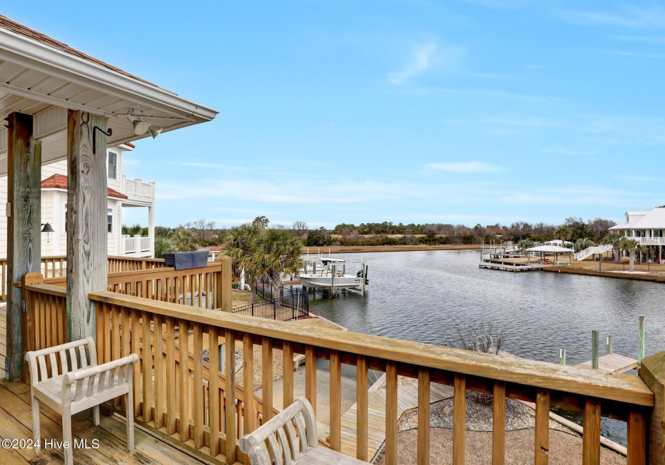 7120 7th St Surf City, NC 28445