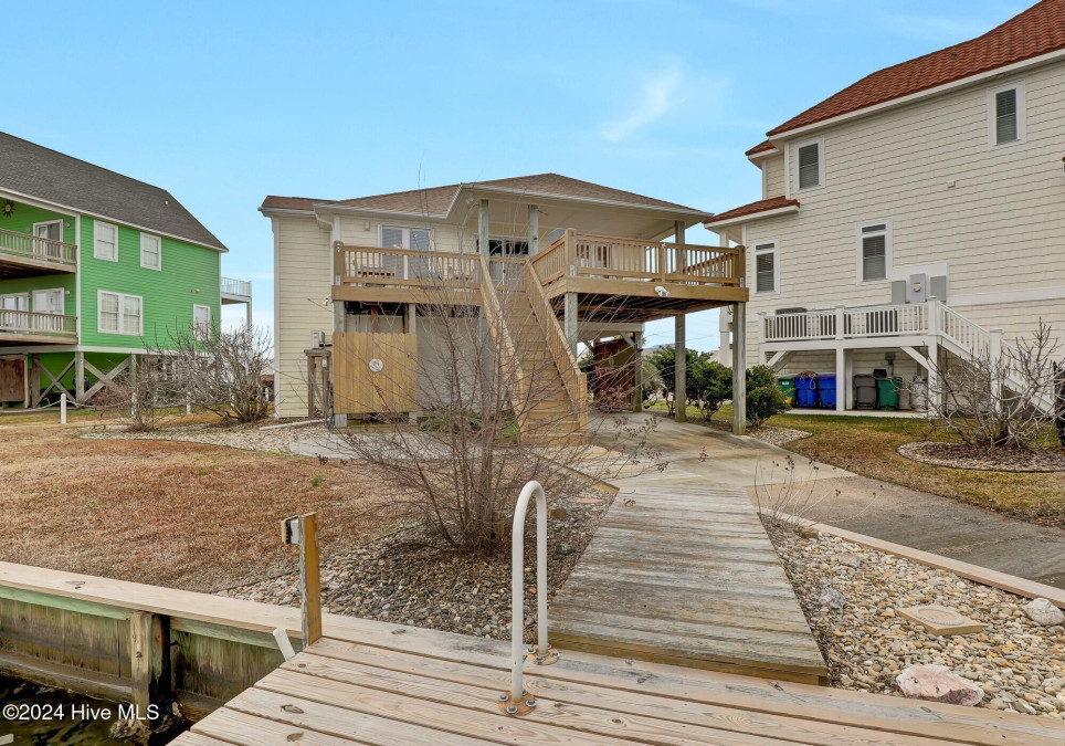 7120 7th St Surf City, NC 28445