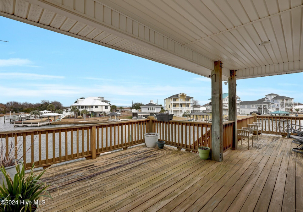 7120 7th St Surf City, NC 28445