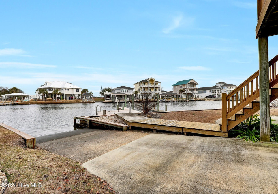 7120 7th St Surf City, NC 28445