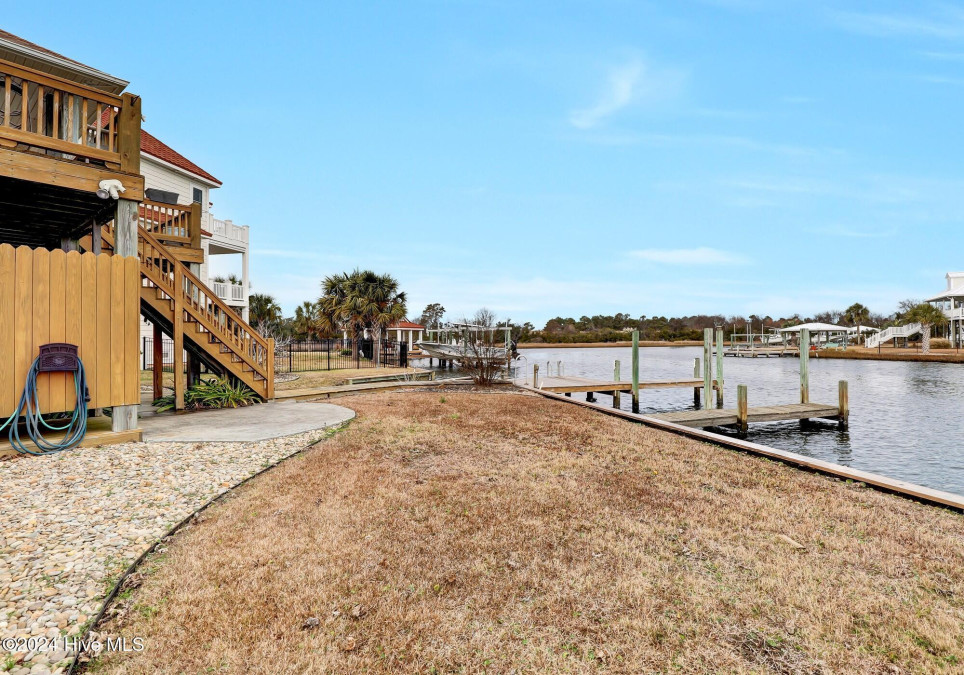 7120 7th St Surf City, NC 28445