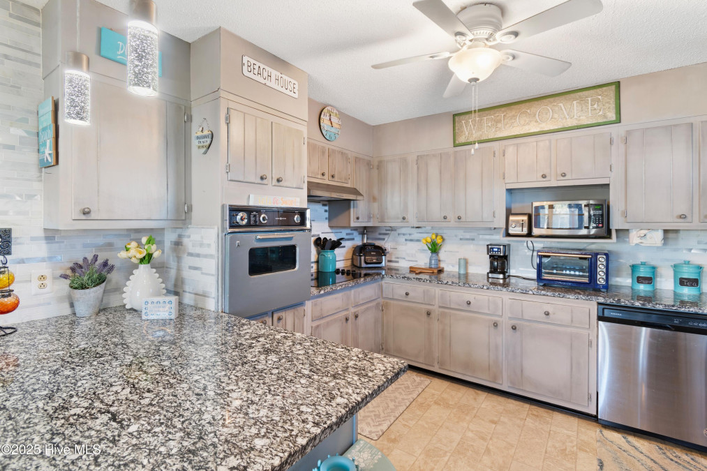 3617 Shoreline Dr Oak Island, NC 28465