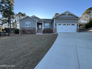 7 Crystal Ct Pinehurst, NC 28374