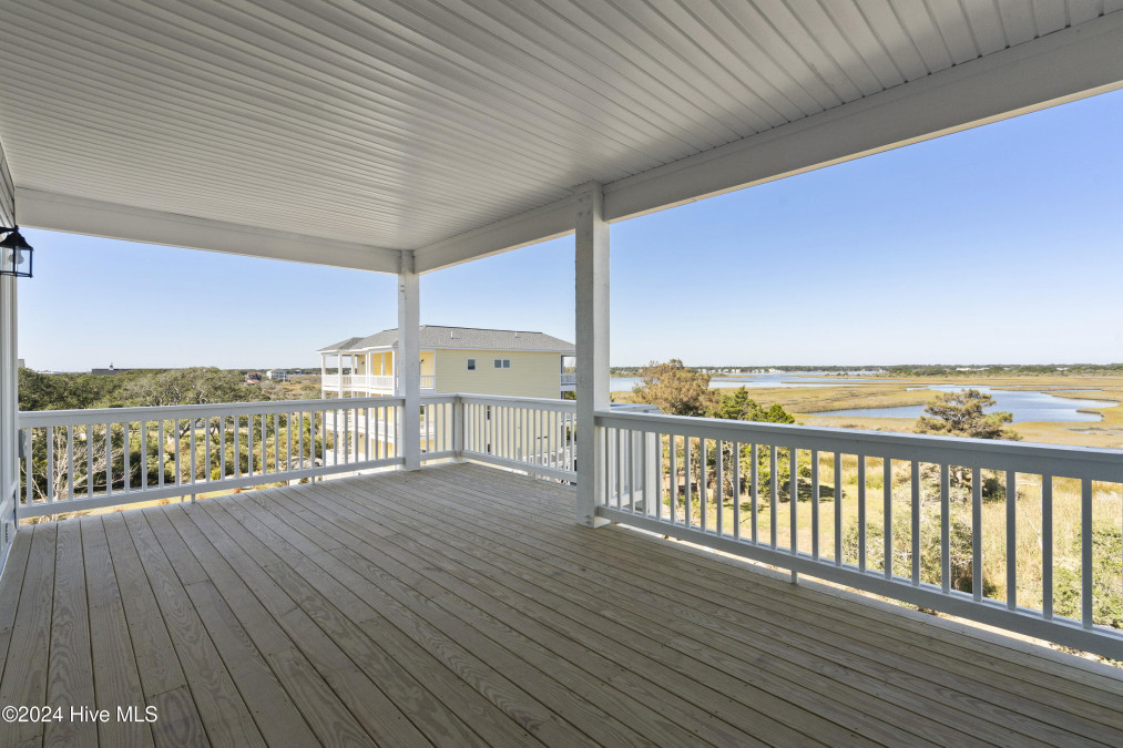 2083 New River Inlet Rd North Topsail Beach, NC 28460