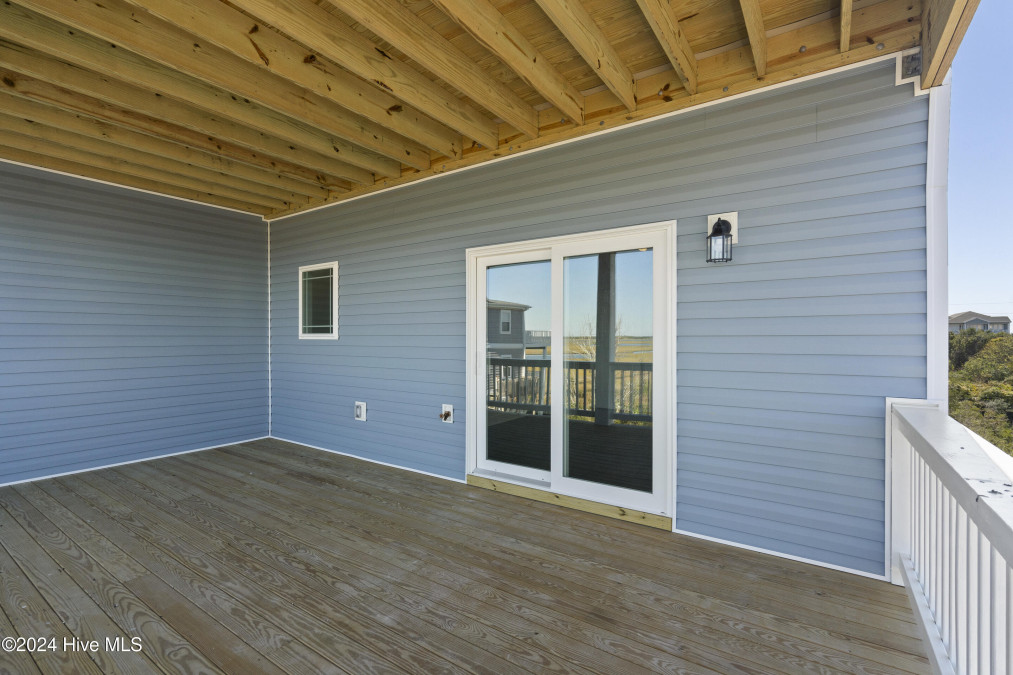 2083 New River Inlet Rd North Topsail Beach, NC 28460