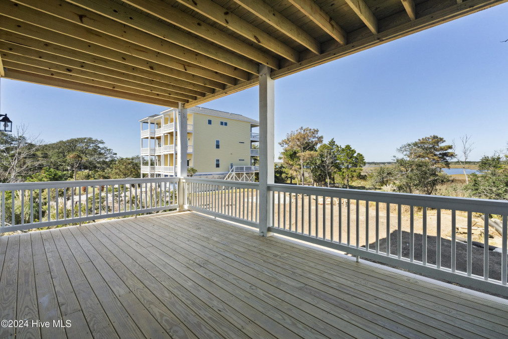 2083 New River Inlet Rd North Topsail Beach, NC 28460