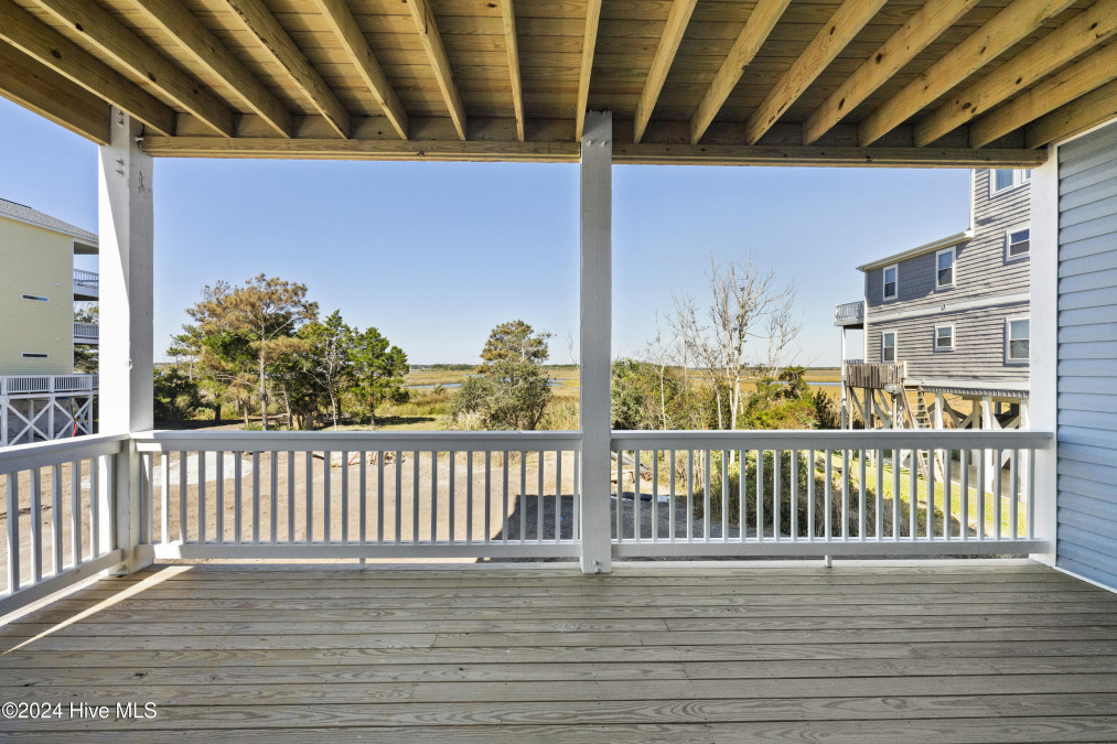 2083 New River Inlet Rd North Topsail Beach, NC 28460