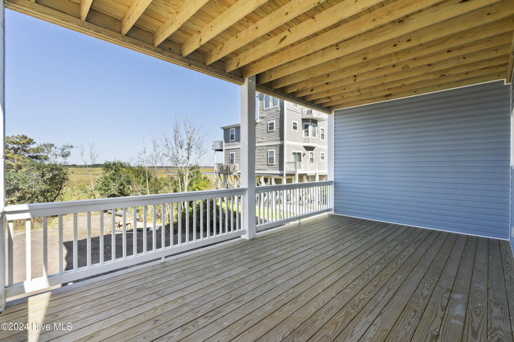 2083 New River Inlet Rd North Topsail Beach, NC 28460