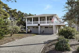 405 Bridgers Ave Topsail Beach, NC 28445