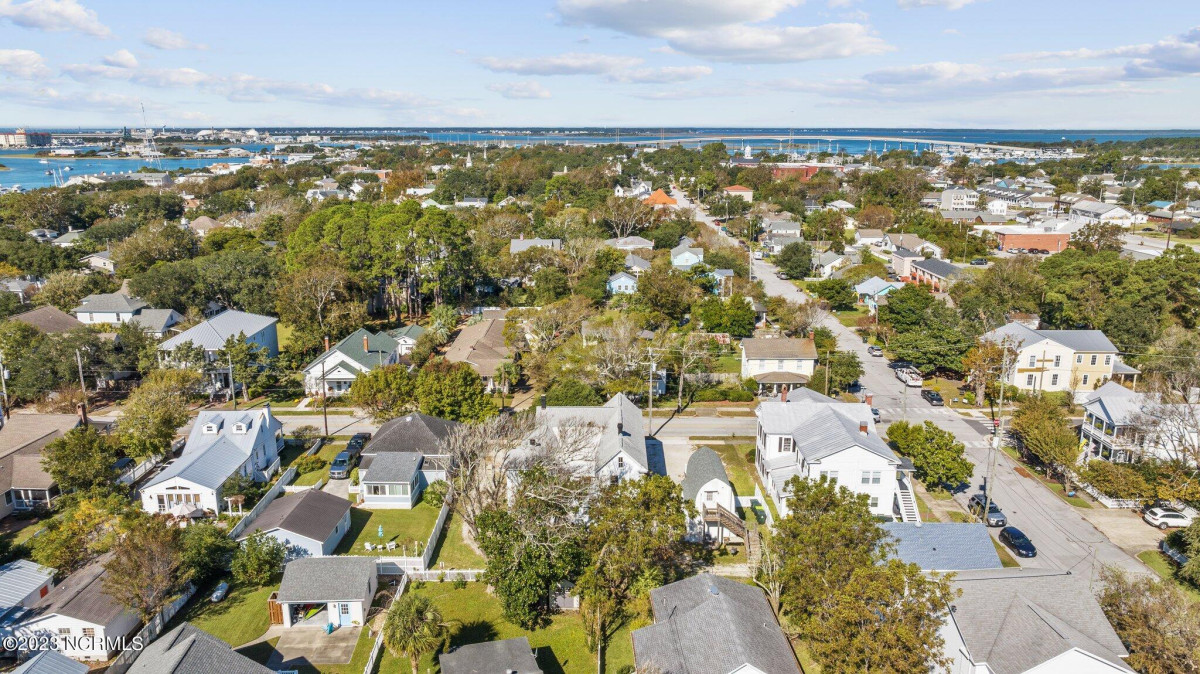 212 Live Oak St Beaufort, NC 28516