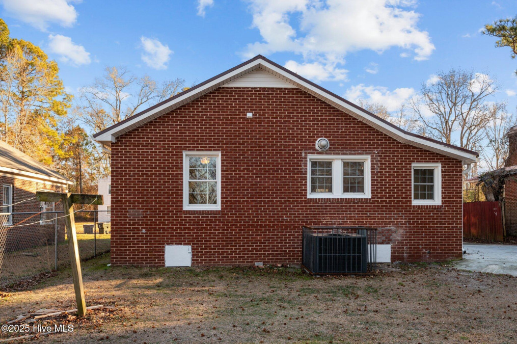 117 Reddick St Williamston, NC 27892