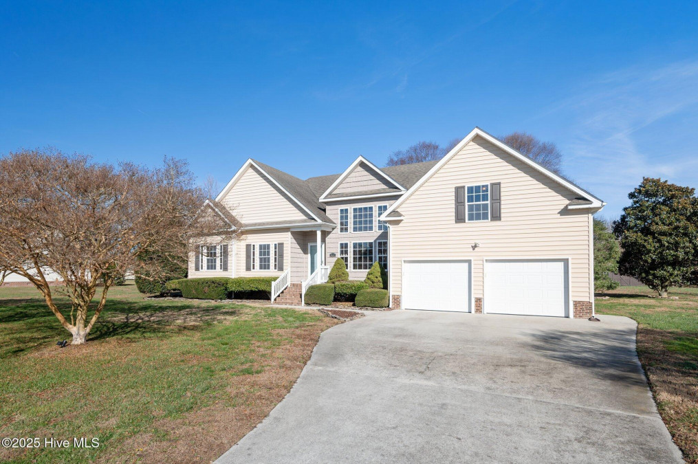 104 Chickadee St Moyock, NC 27958