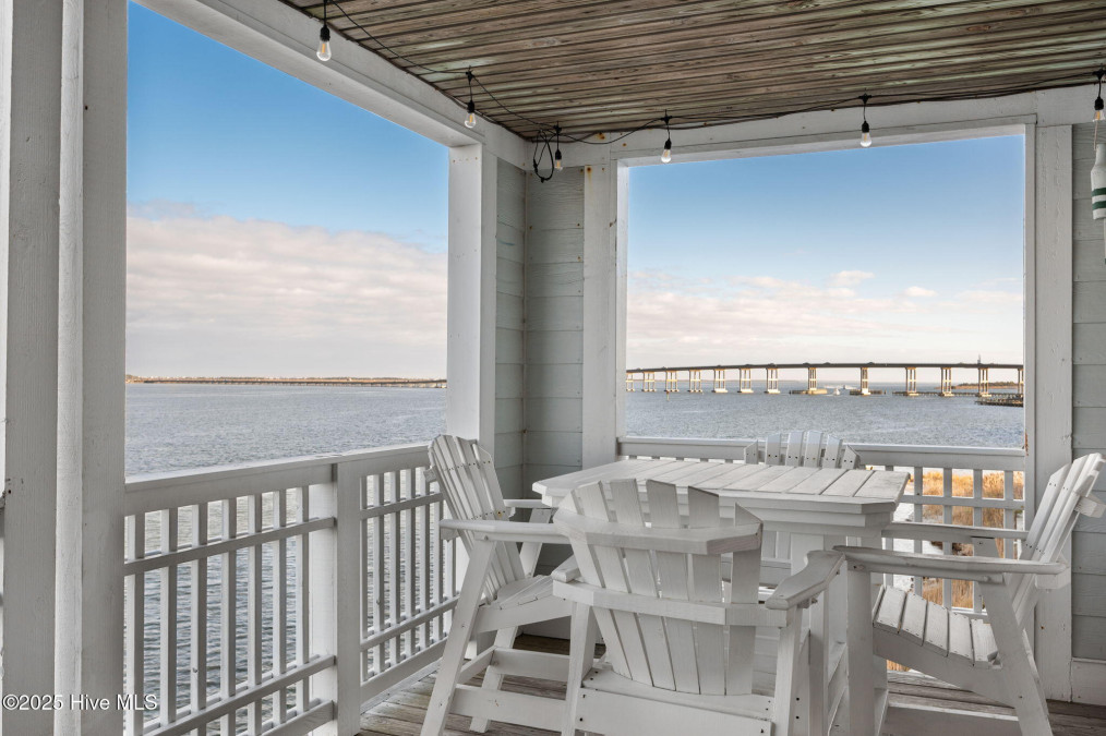 1323 Ballast Point Manteo, NC 27954