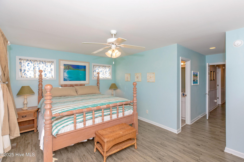 104 Windward Dr Surf City, NC 28445