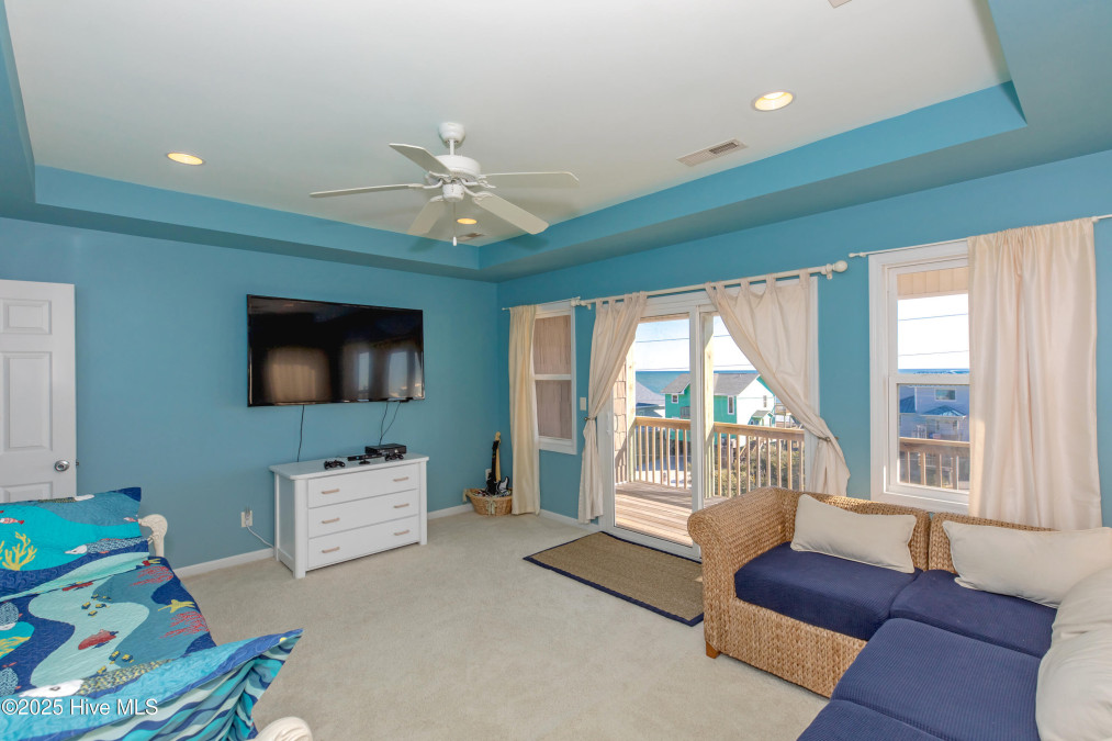 104 Windward Dr Surf City, NC 28445