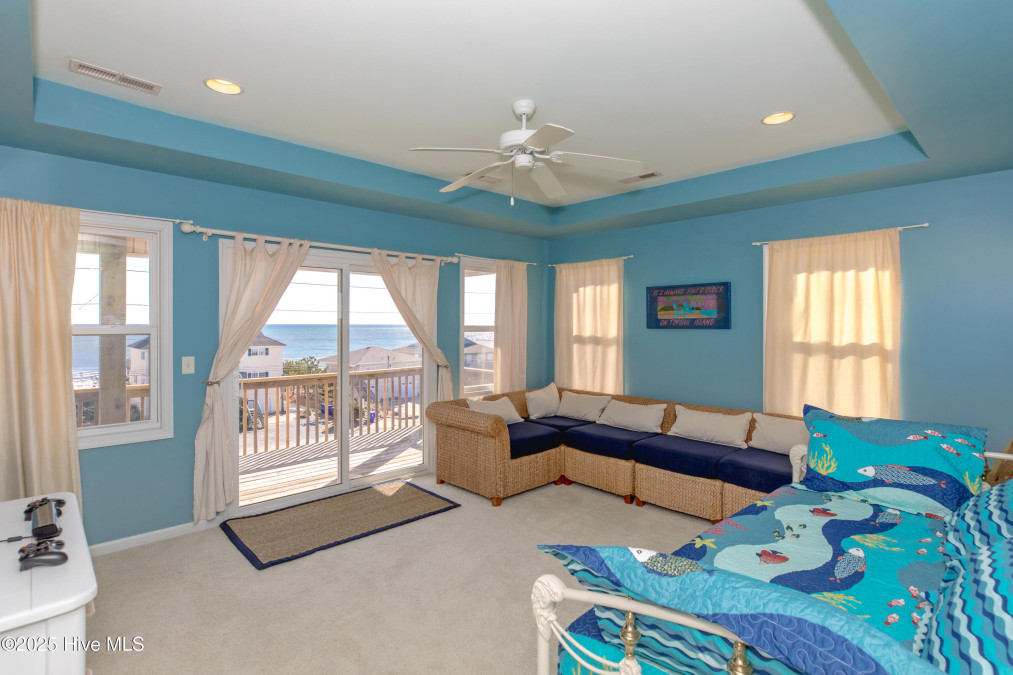 104 Windward Dr Surf City, NC 28445