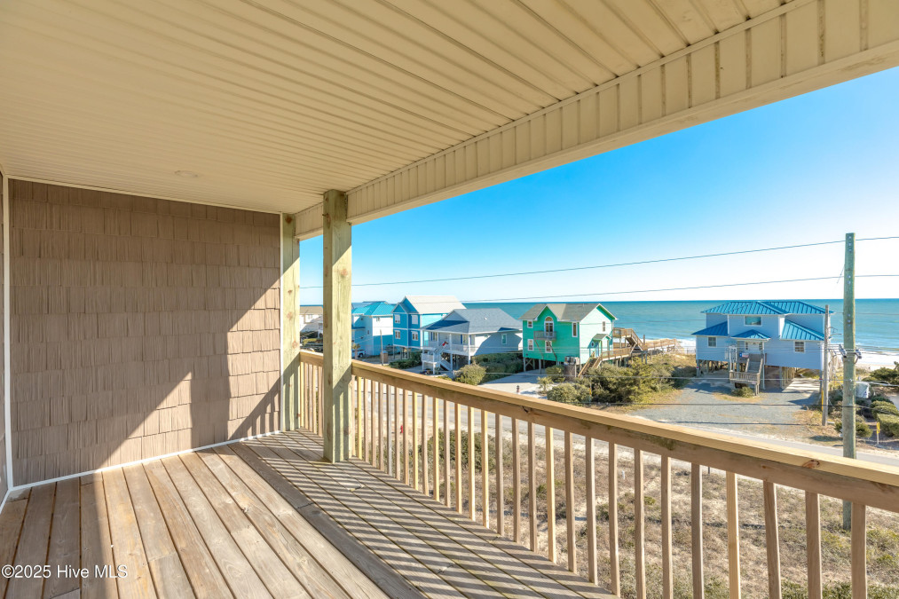 104 Windward Dr Surf City, NC 28445