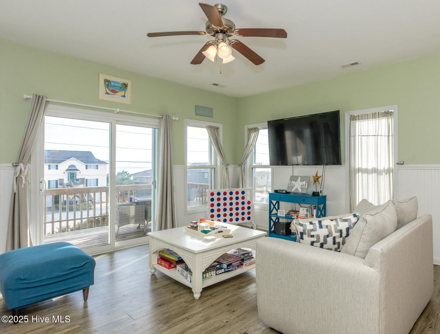 104 Windward Dr Surf City, NC 28445