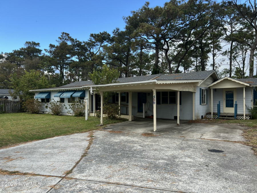 459 Cape Lookout Dr Harkers Island, NC 28531