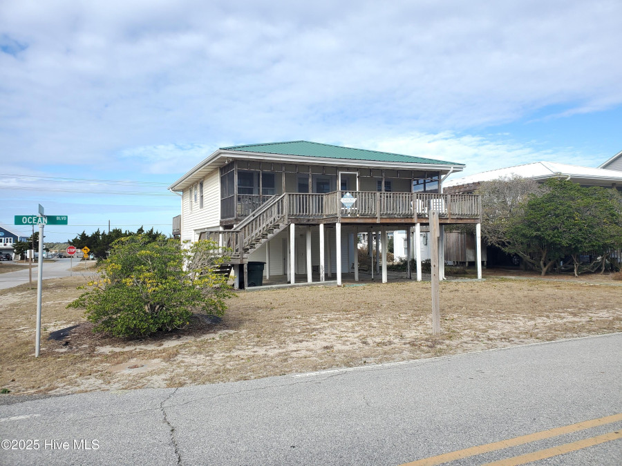 932 Ocean Blvd Topsail Beach, NC 28445