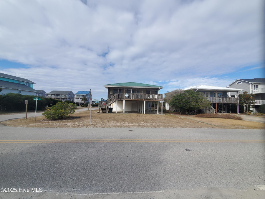 932 Ocean Blvd Topsail Beach, NC 28445