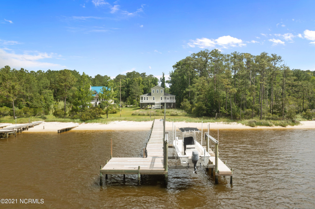 138 Wackena Way Beaufort, NC 28516