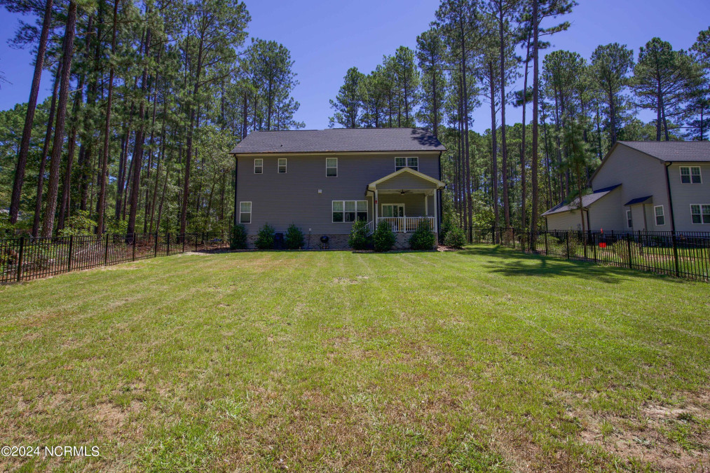 30260 Lake Rd Wagram, NC 28396