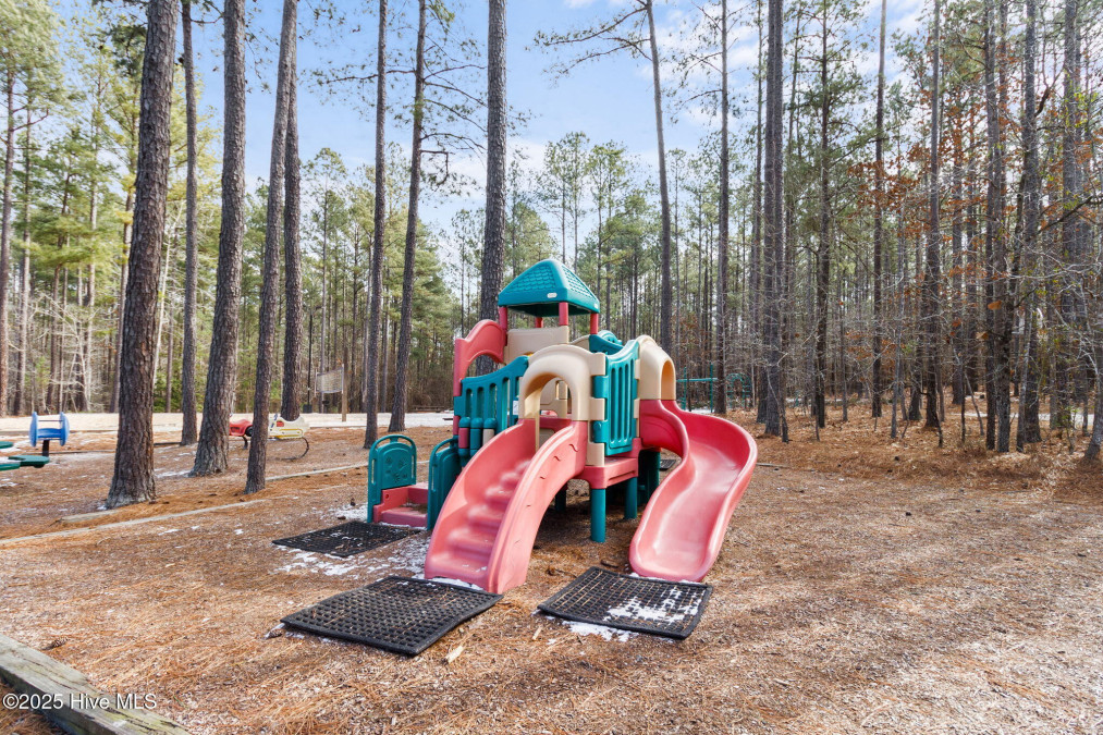127 Skipping Water Dr Spring Lake, NC 28390
