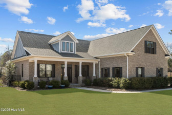 692 Crown Pointe Dr Hampstead, NC 28443