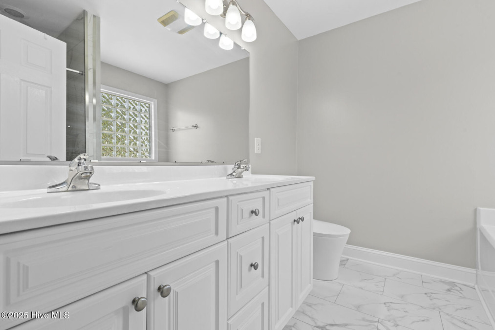 102 Bobwhite Cir Cape Carteret, NC 28584