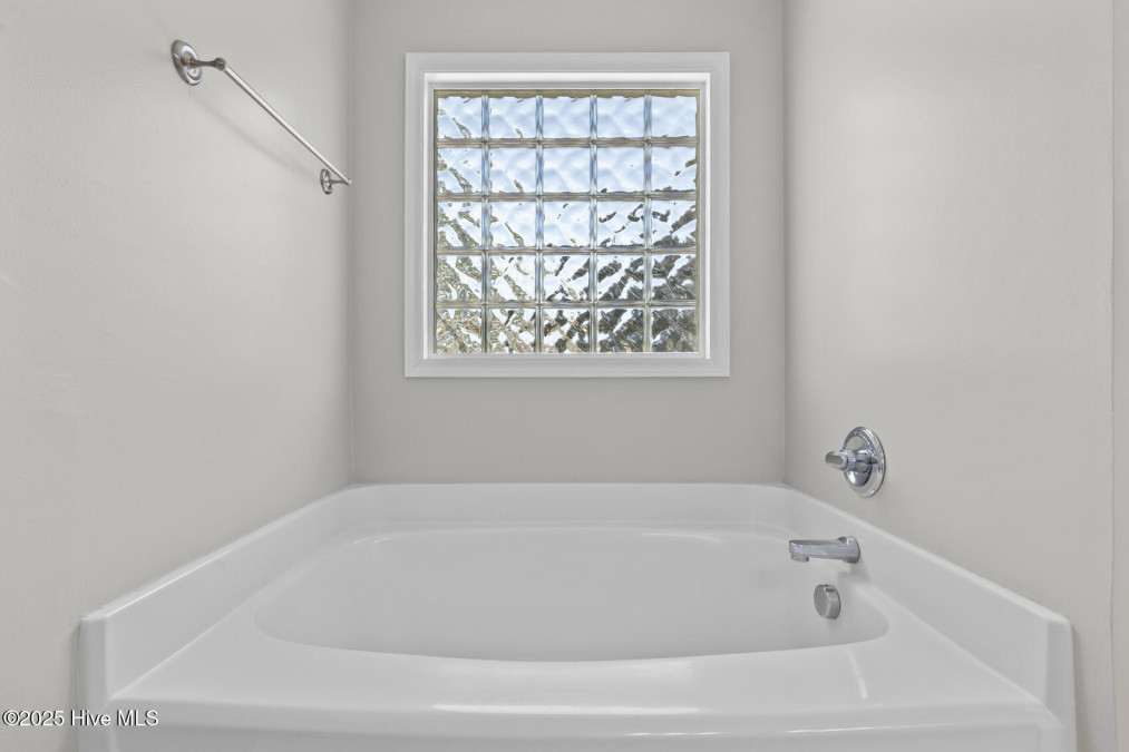 102 Bobwhite Cir Cape Carteret, NC 28584