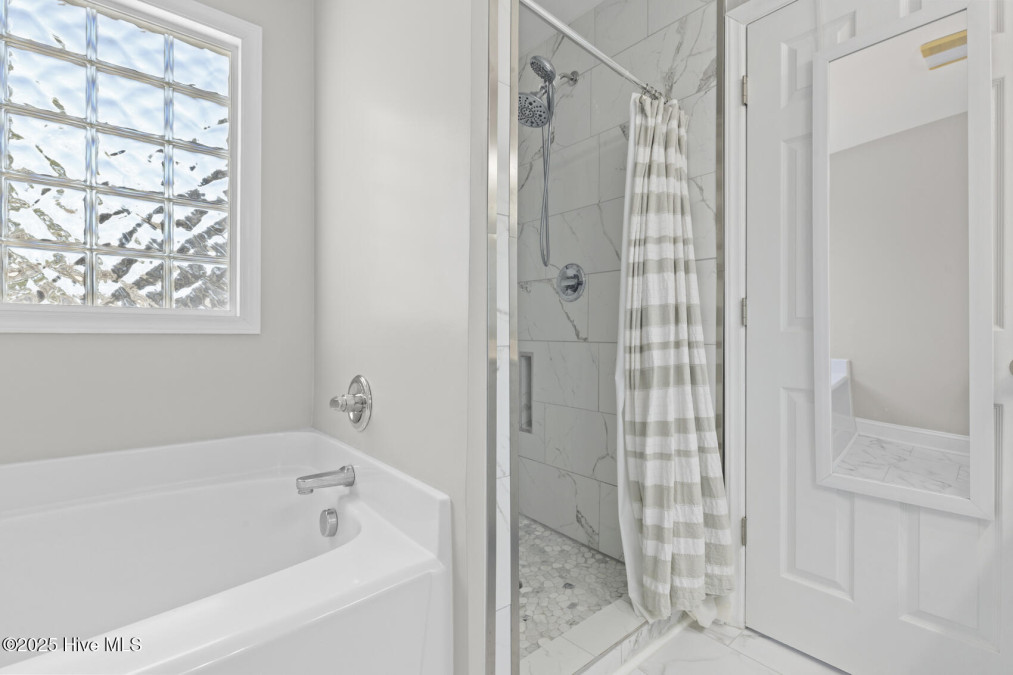 102 Bobwhite Cir Cape Carteret, NC 28584