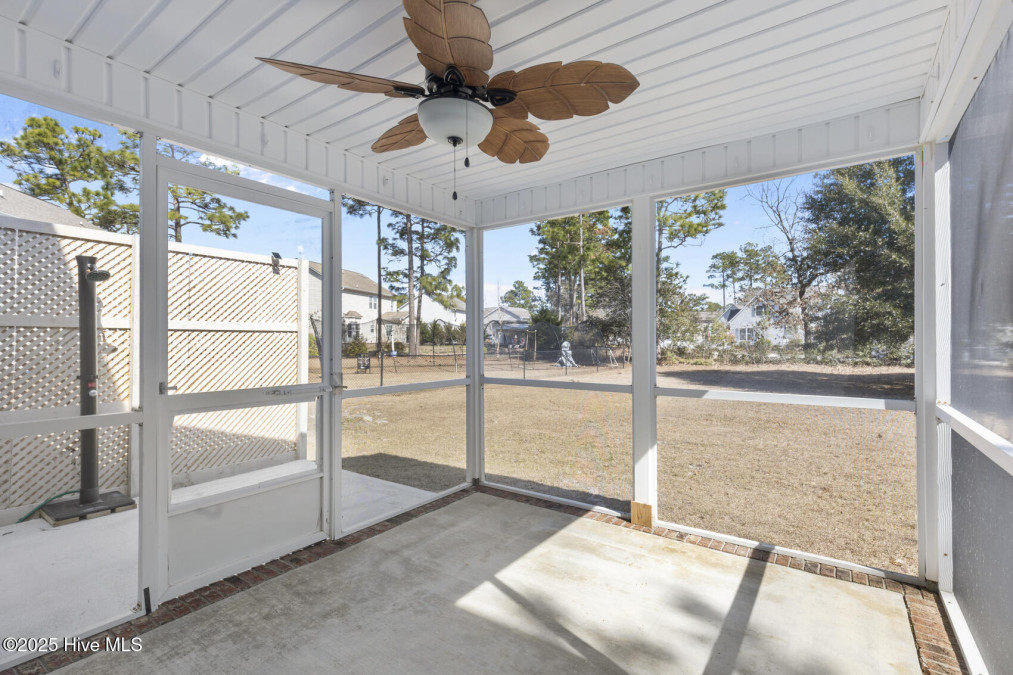 102 Bobwhite Cir Cape Carteret, NC 28584