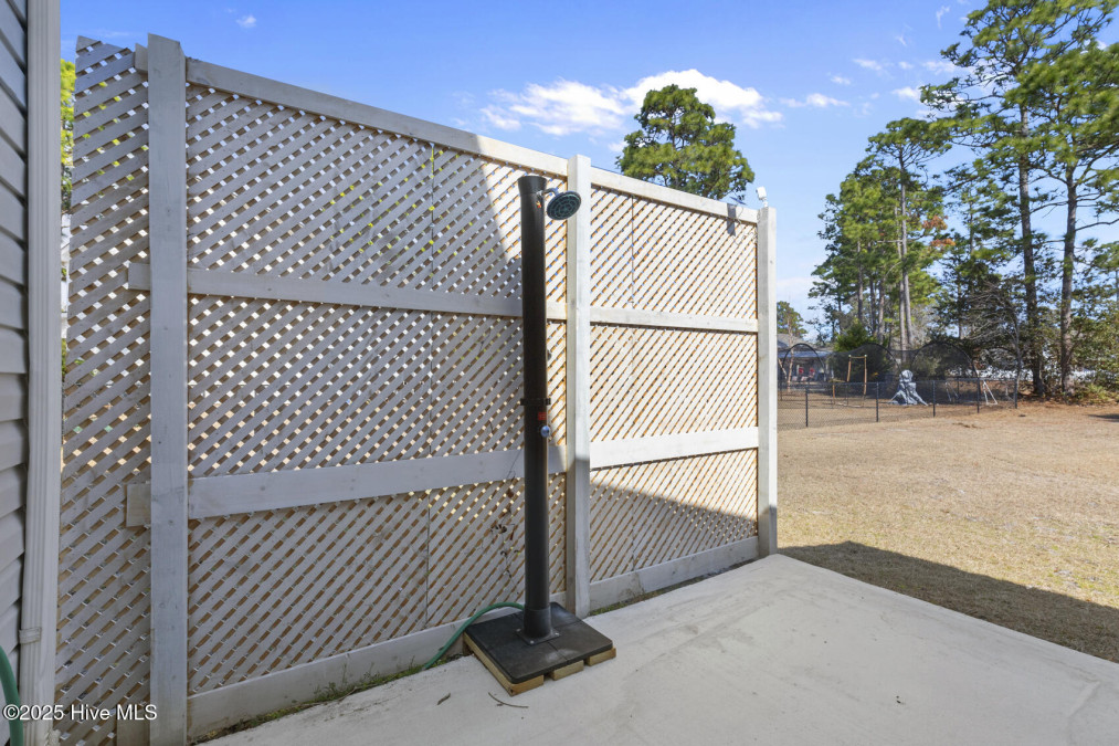 102 Bobwhite Cir Cape Carteret, NC 28584