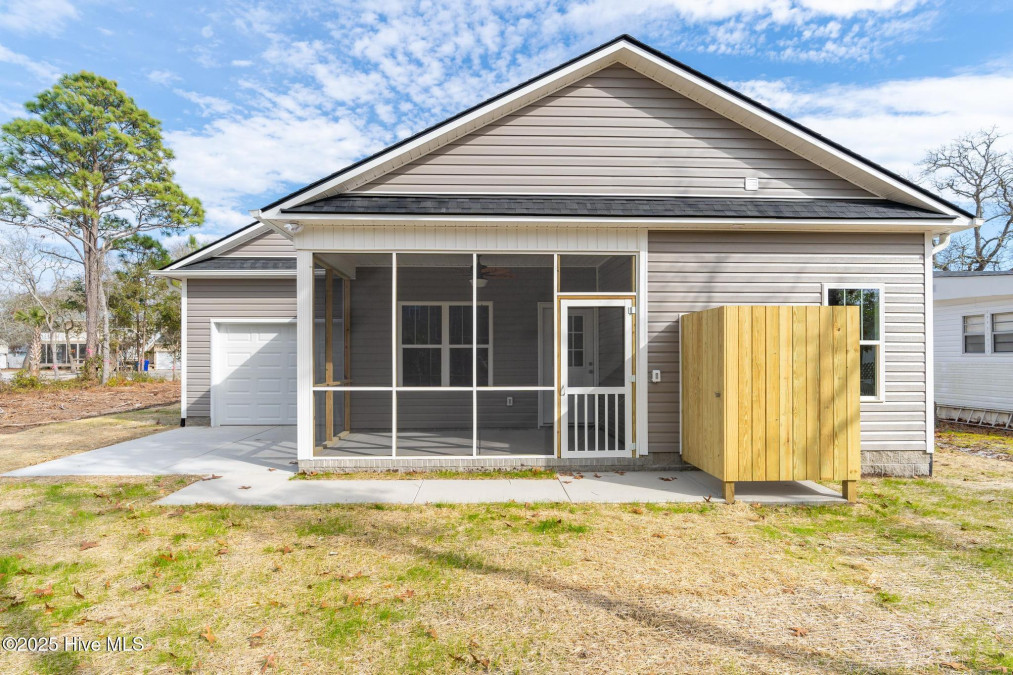 147 18th St Oak Island, NC 28465