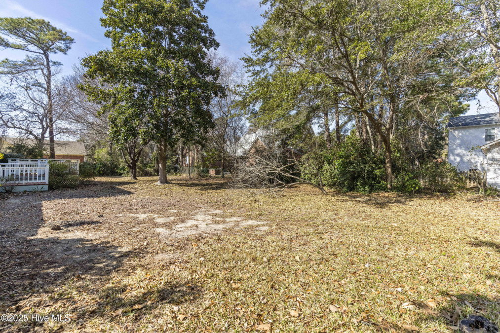 610 Columbia Ave Carolina Beach, NC 28428