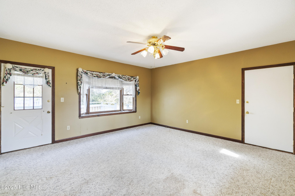 610 Columbia Ave Carolina Beach, NC 28428
