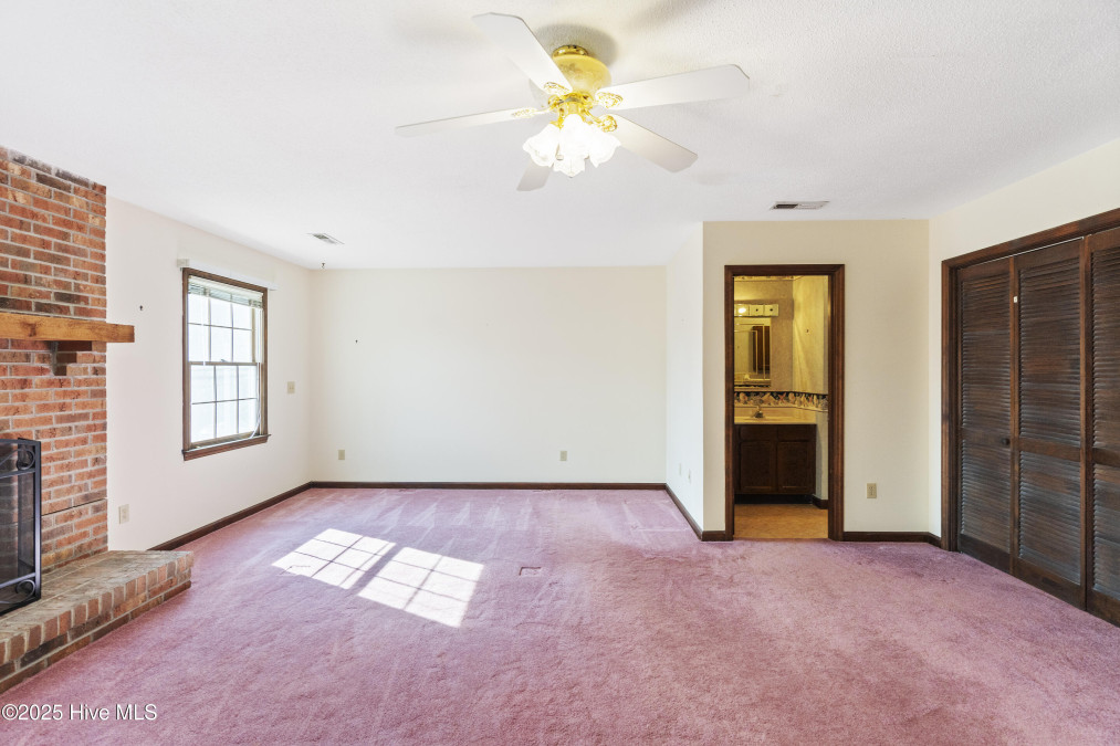 610 Columbia Ave Carolina Beach, NC 28428