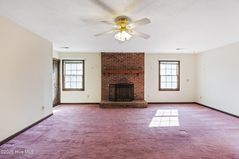 610 Columbia Ave Carolina Beach, NC 28428