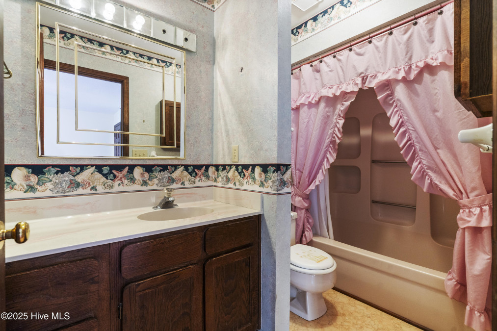 610 Columbia Ave Carolina Beach, NC 28428