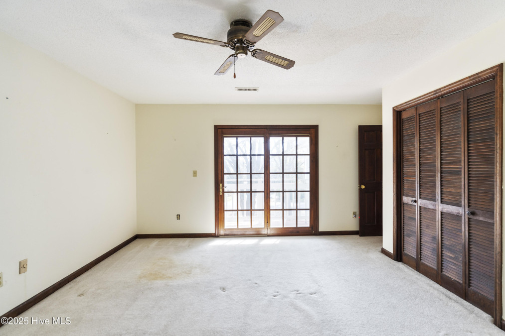 610 Columbia Ave Carolina Beach, NC 28428