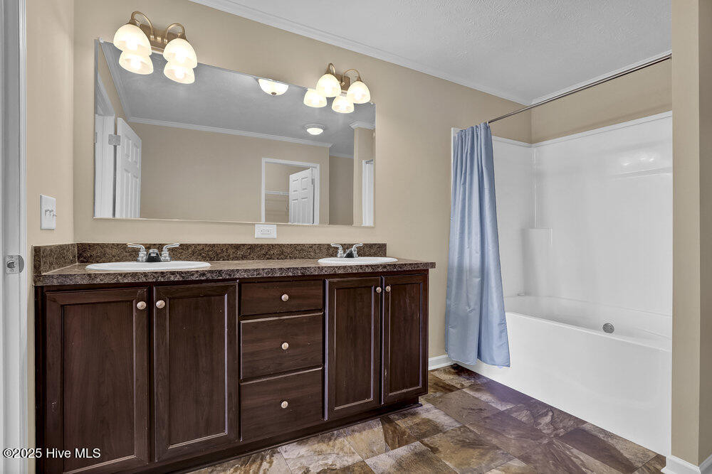 136 Cedar Hollow Ln Sneads Ferry, NC 28460