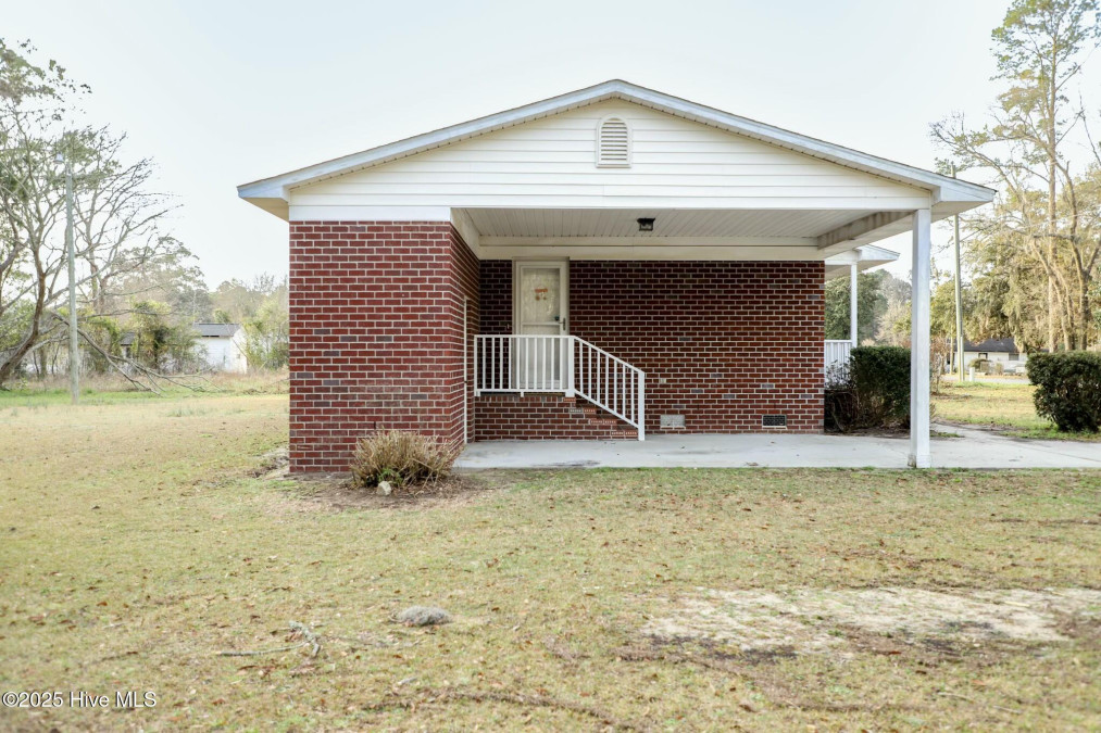 3285 Della Rd Longs, SC 29568