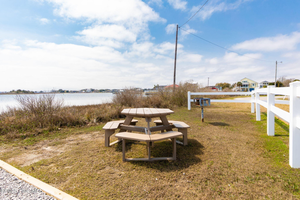 122 Lejeune Rd Cape Carteret, NC 28584