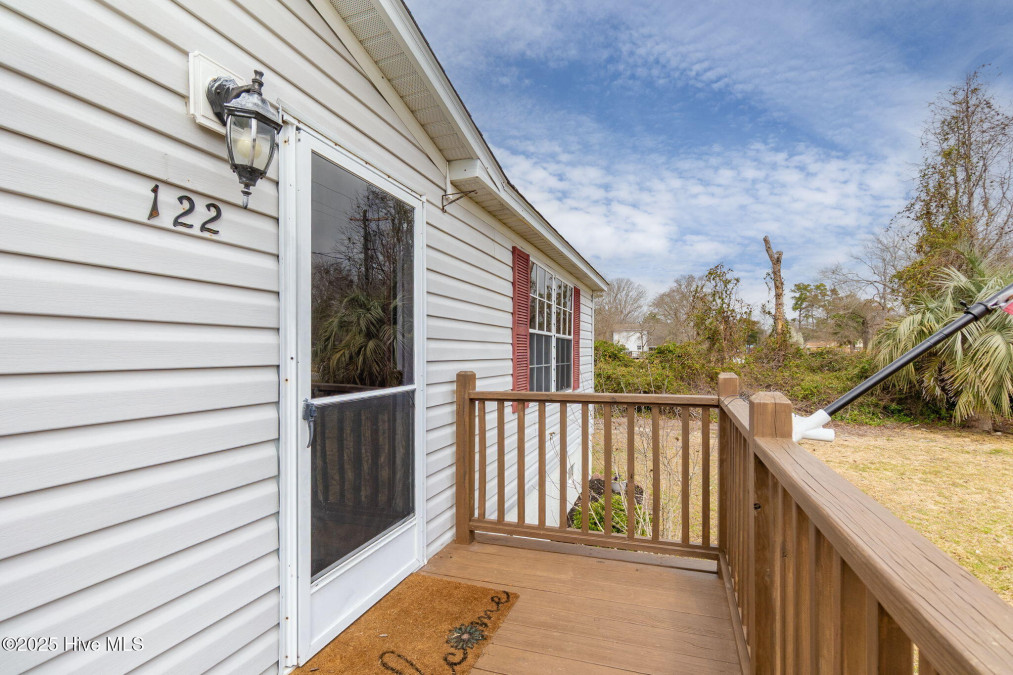 122 Lejeune Rd Cape Carteret, NC 28584